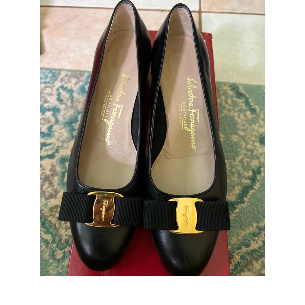 Salvatorrw Ferragamo//Made in Italy// Fits US 6.5 and 7
